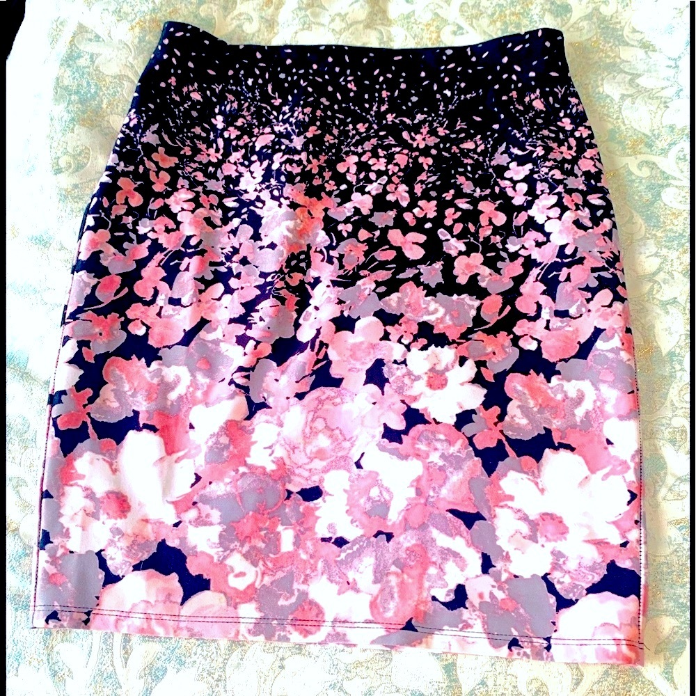 Black shirt with pink & white flowers (M) - Picture 1 of 4